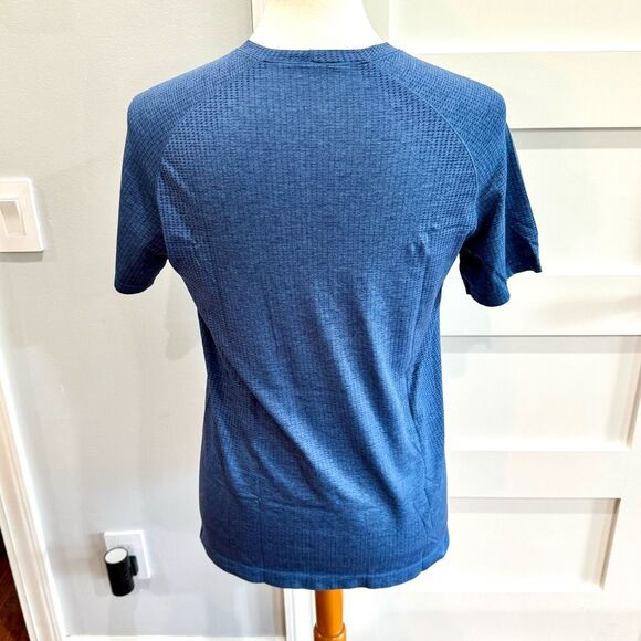 Lululemon Metal Vent 2.0 Performance T-Shirt. Blue. Medium. - Picture 3 of 7